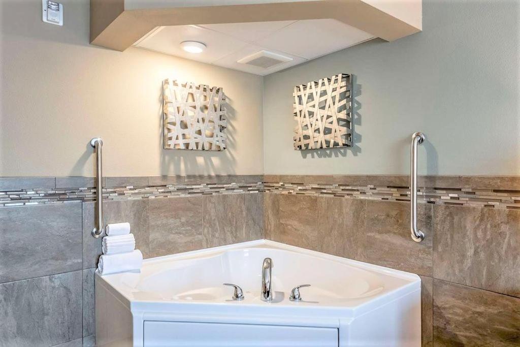 Amerivu Inn And Suites - Chisago City エクステリア 写真