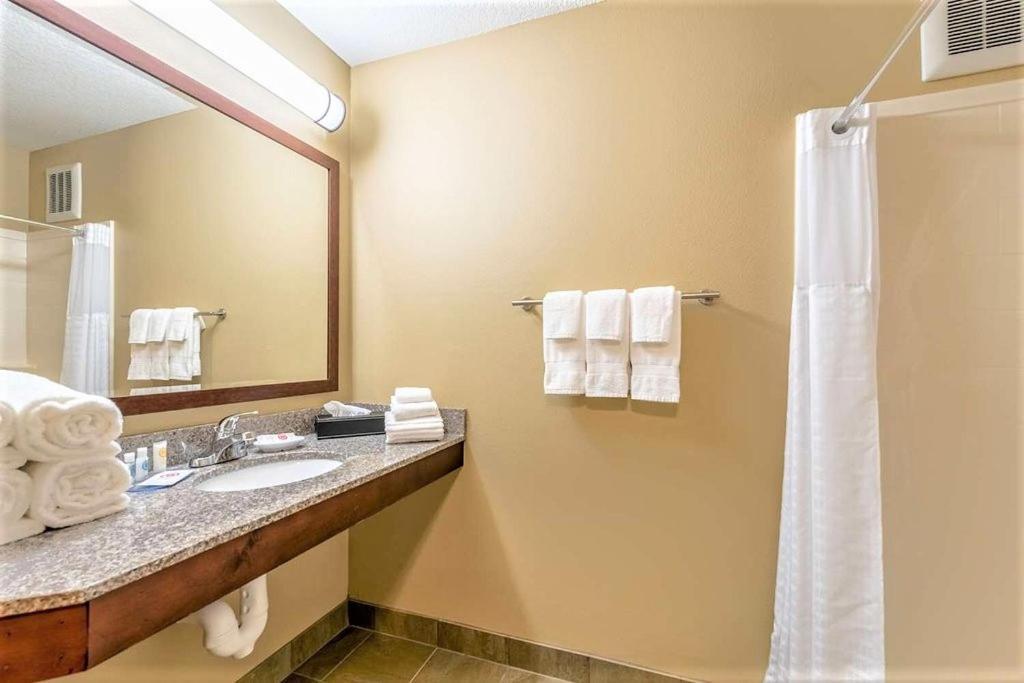 Amerivu Inn And Suites - Chisago City エクステリア 写真